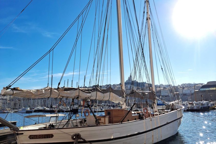 Luminosité dans le port de Marseille en décembre 2024