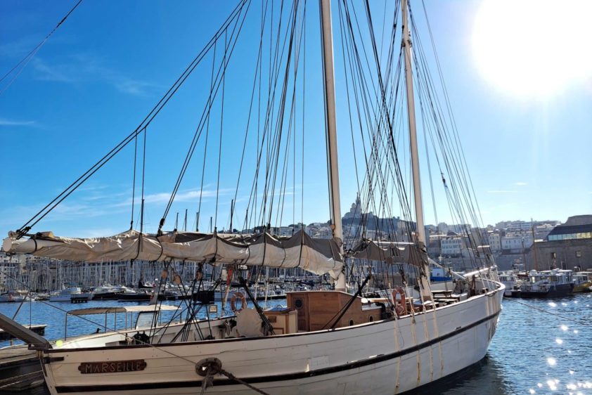 Luminosité dans le port de Marseille en décembre 2024